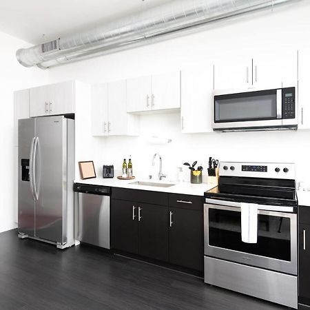 Modern 1Br Apt With Skywalk To Fiserv, Rooftop, And Parking Milwaukee Exterior photo