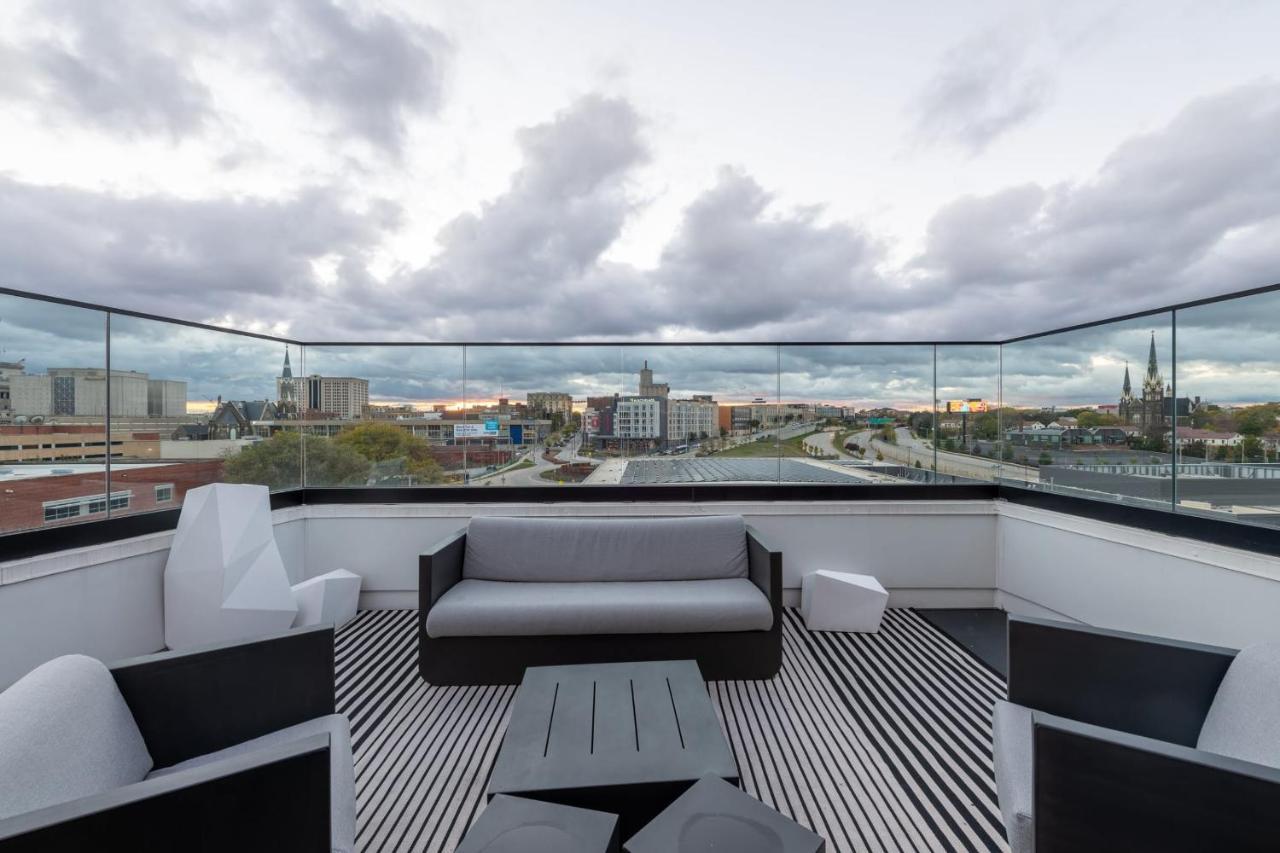 Modern 1Br Apt With Skywalk To Fiserv, Rooftop, And Parking Milwaukee Exterior photo