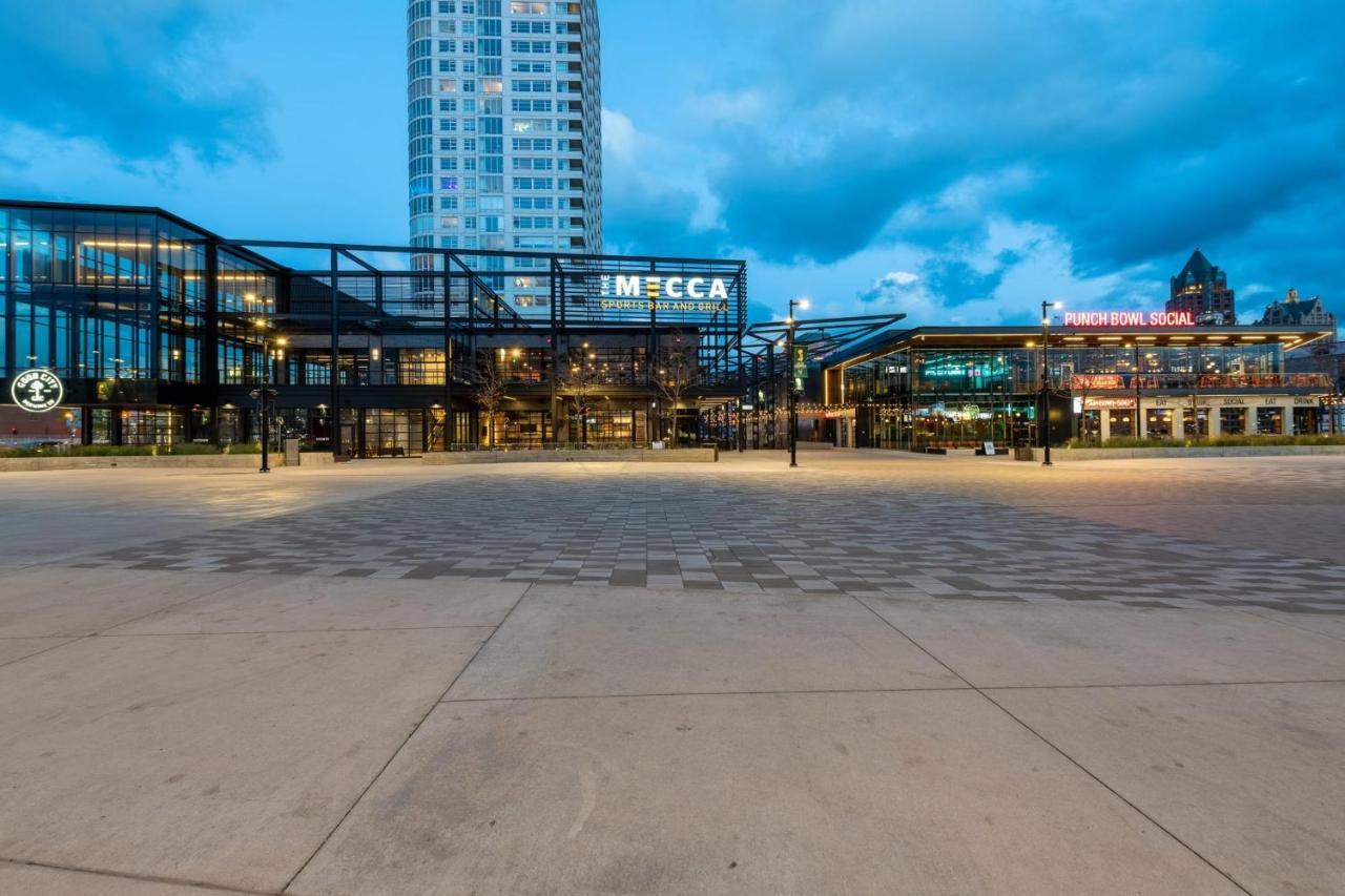 Modern 1Br Apt With Skywalk To Fiserv, Rooftop, And Parking Milwaukee Exterior photo