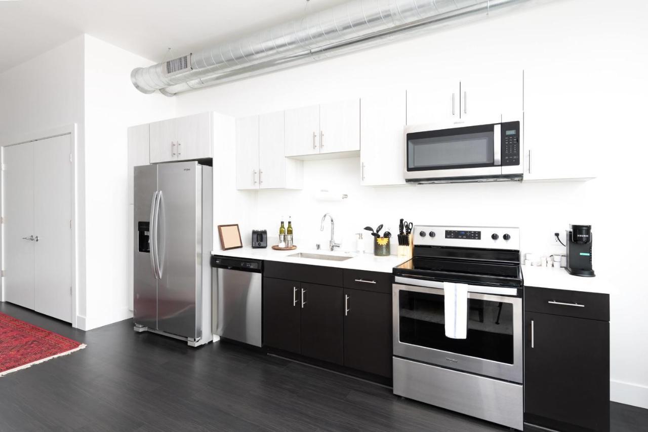 Modern 1Br Apt With Skywalk To Fiserv, Rooftop, And Parking Milwaukee Exterior photo