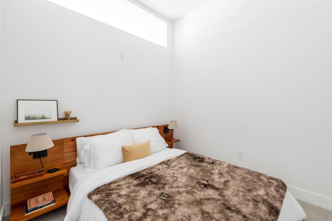 Modern 1Br Apt With Skywalk To Fiserv, Rooftop, And Parking Milwaukee Exterior photo