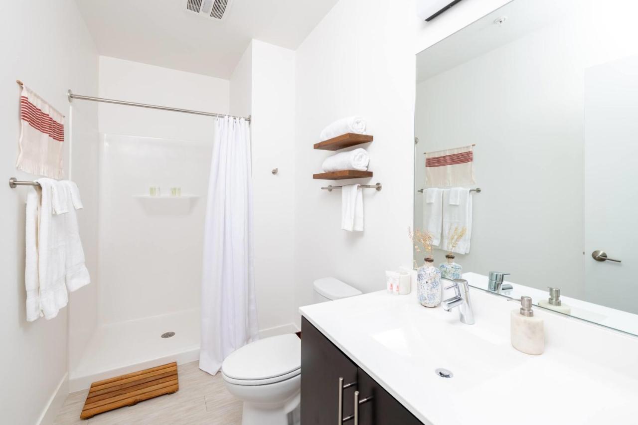 Modern 1Br Apt With Skywalk To Fiserv, Rooftop, And Parking Milwaukee Exterior photo